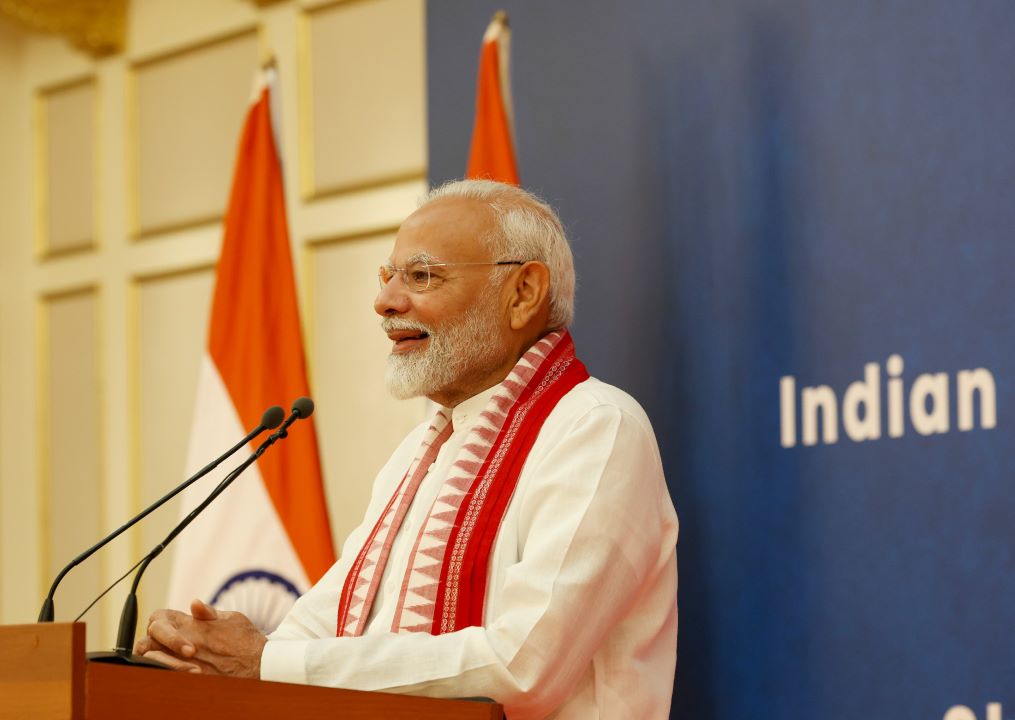 The Prime Minister speaks to the Indian diaspora in Russia.